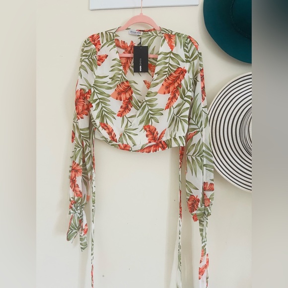 New Fashion Nova tropical print long sleeve/ crop shirt - Picture 3 of 7